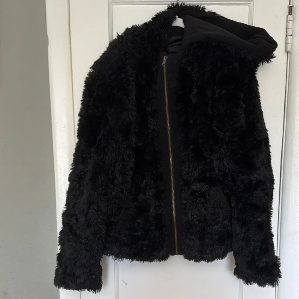 CoffeeShop Black Faux Fur Jacket - Picture 1 of 3